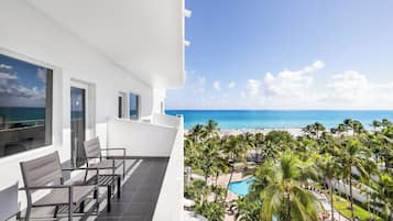 Deluxe-værelse - delvis havudsigt (Double Beds) | Terrasse/gårdhave