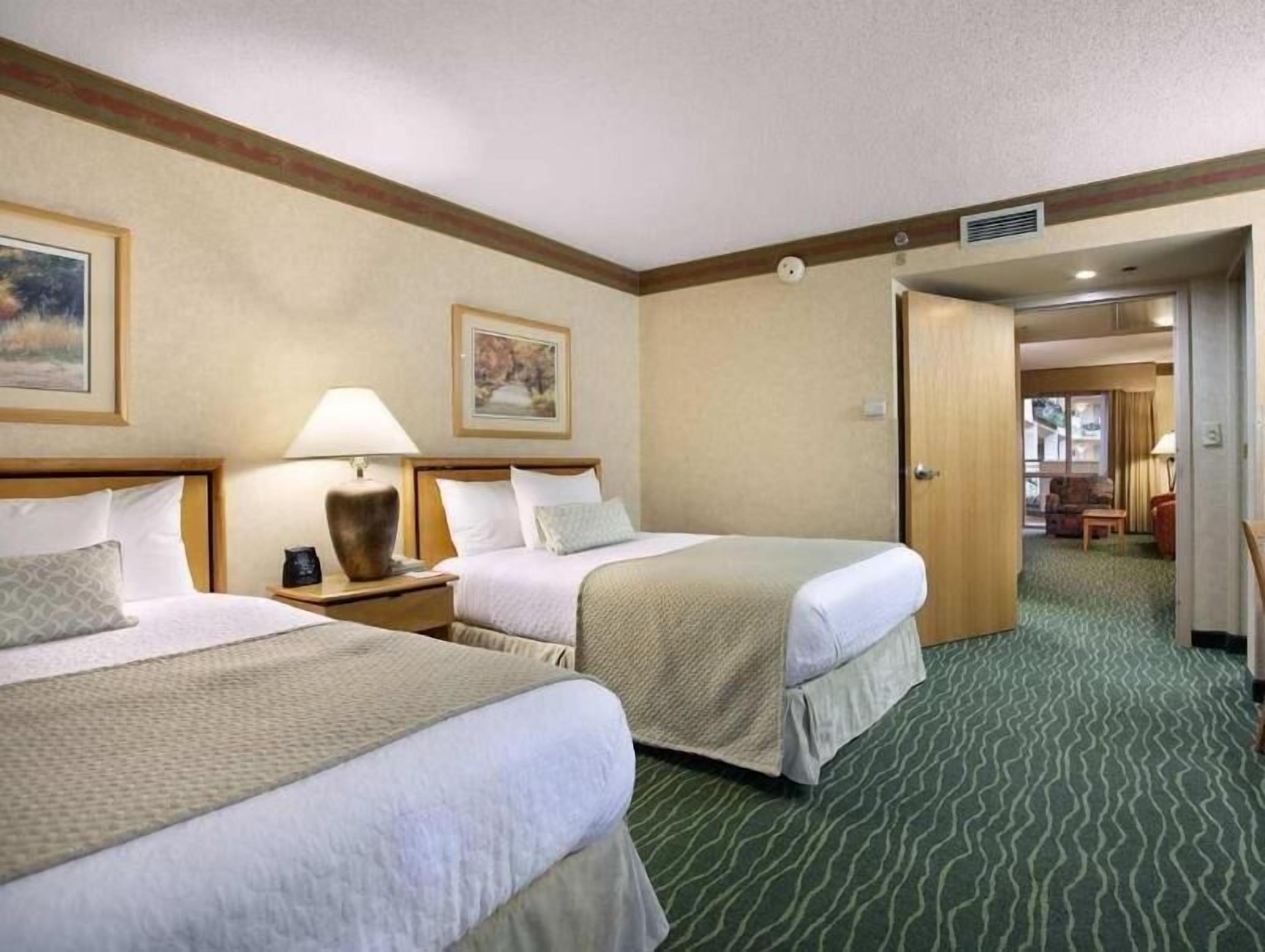 Premium bedding, in-room safe, desk, blackout curtains