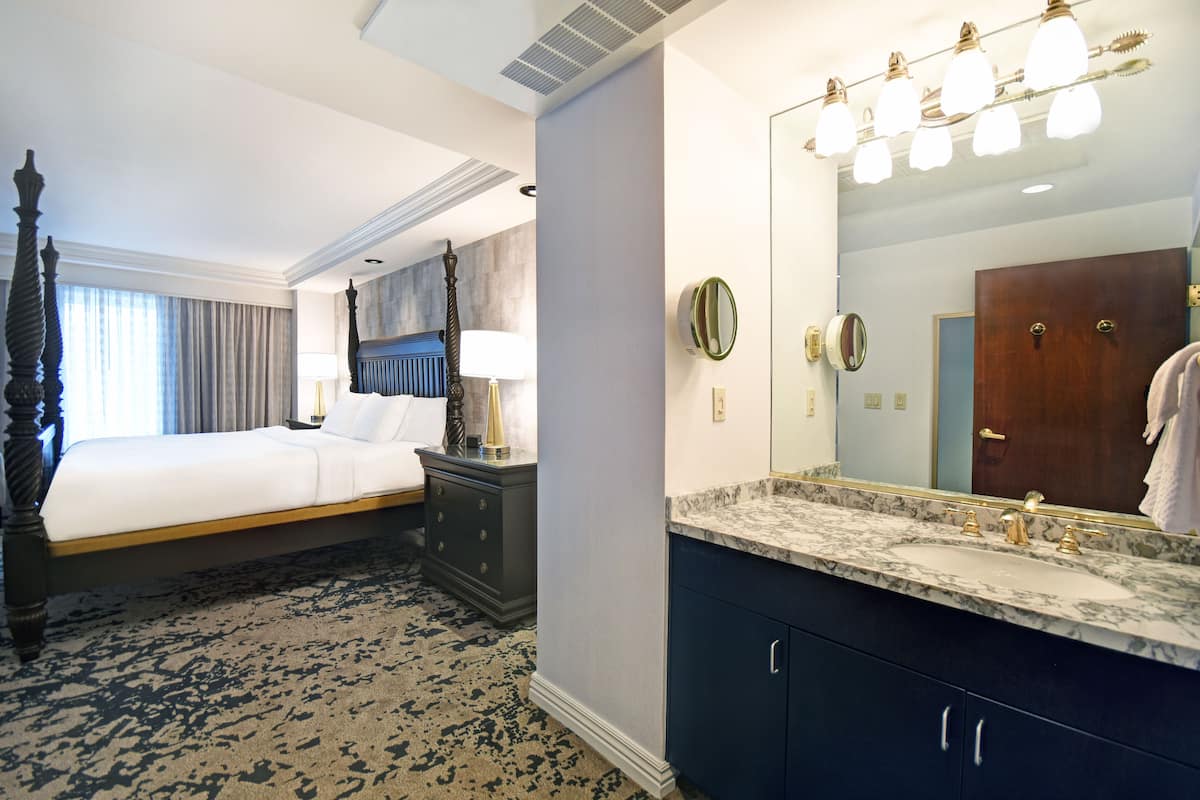 presidential suite, 1 king bed | 1 bedroom, hypo-allergenic bedding, in-room safe, desk