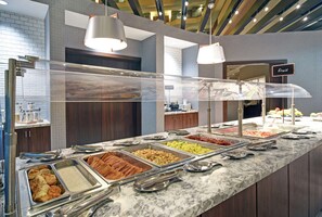 Free continental breakfast - Embassy Suites Charleston (Charleston)