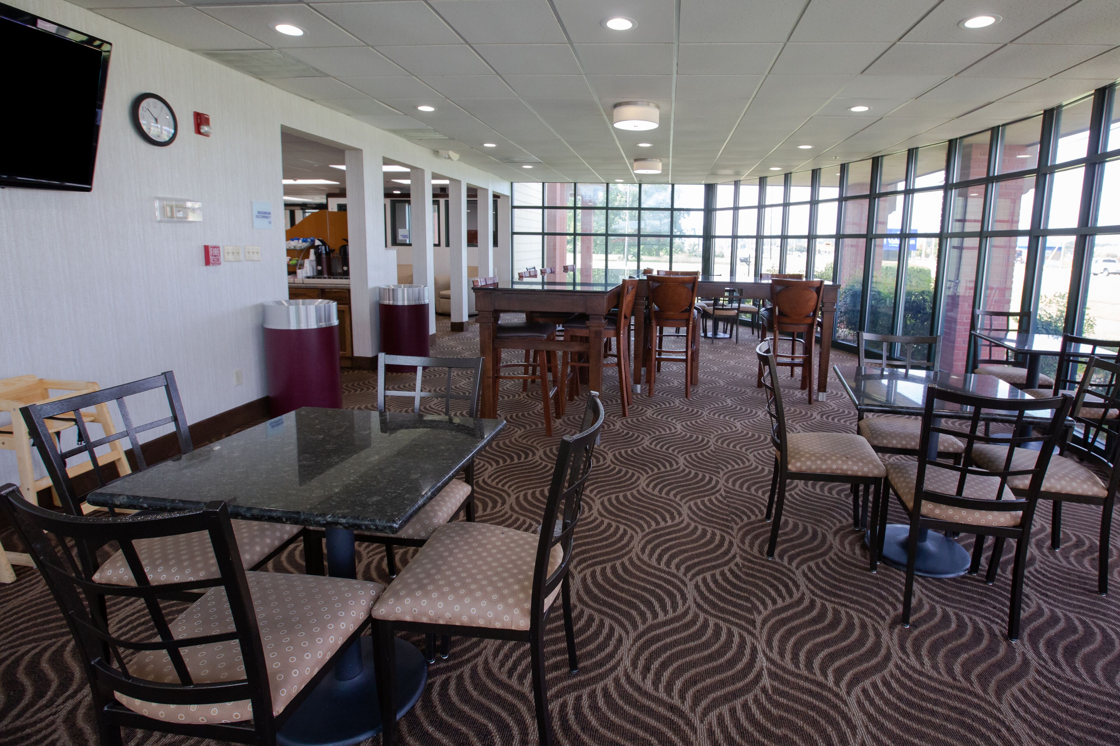 Tägliches inbegriffenes kontinentales Frühstück