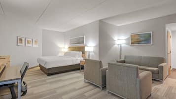 1 bedroom, premium bedding, desk, laptop workspace