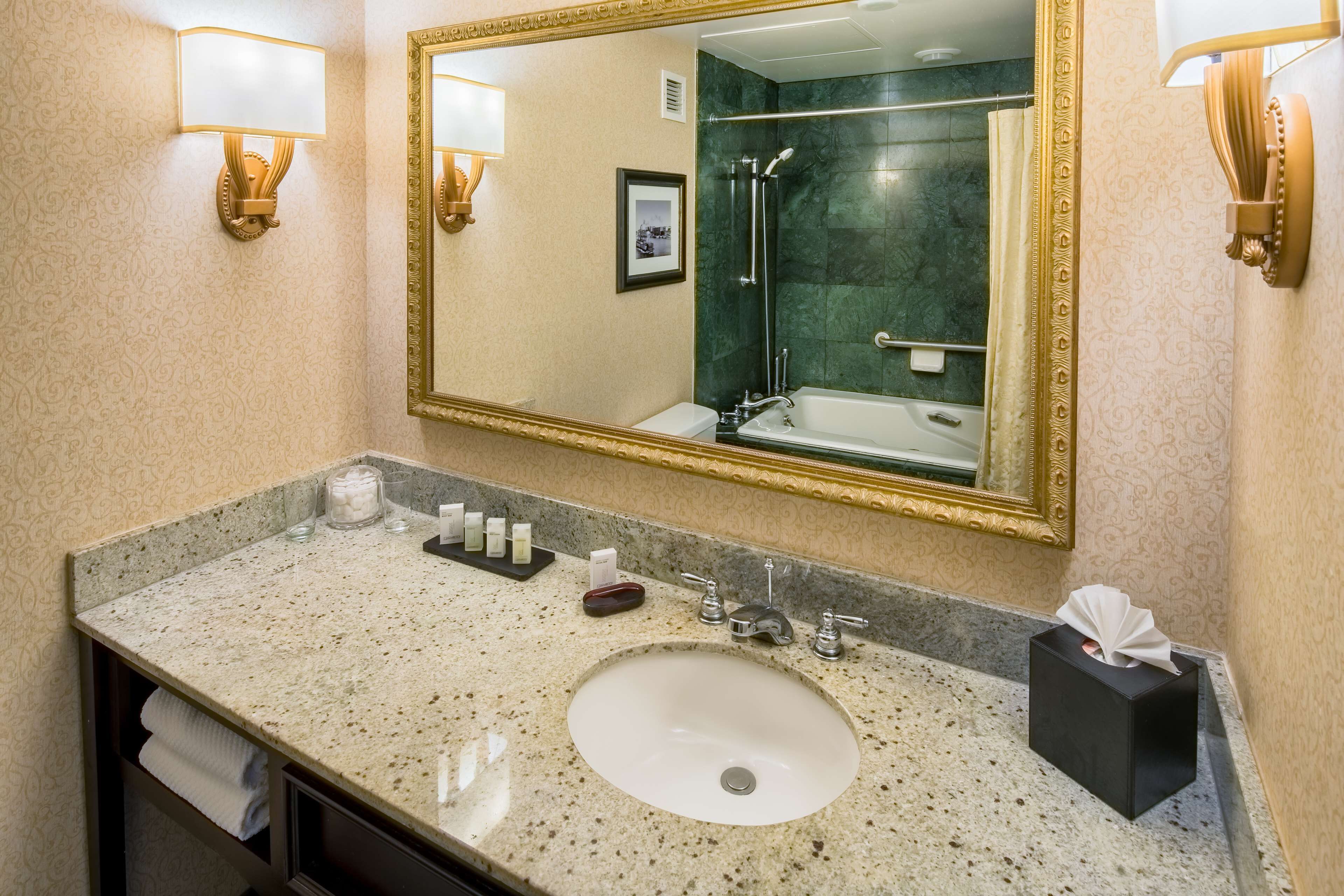 Photo - Embassy Suites by Hilton Portland Downtown