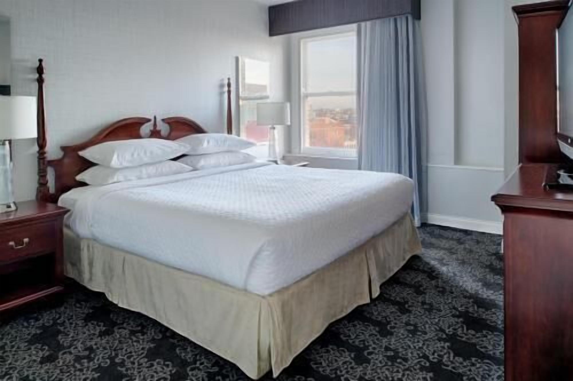 Premium bedding, in-room safe, desk, blackout drapes