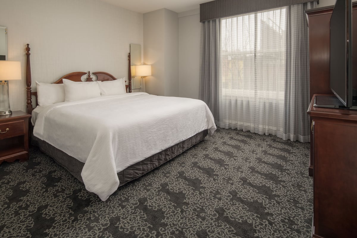 Premium bedding, in-room safe, desk, blackout curtains