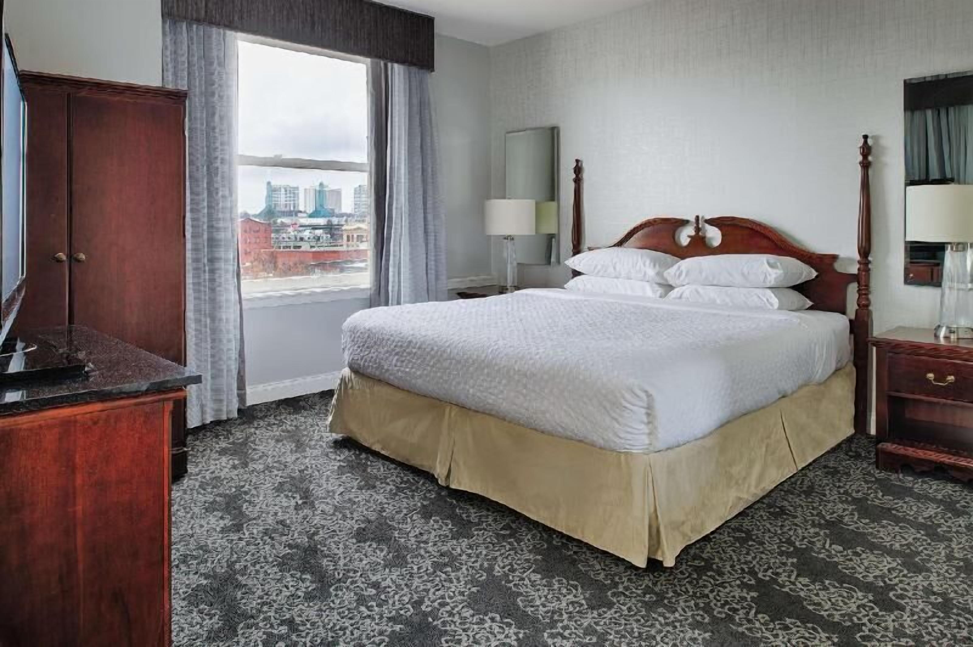 Premium bedding, in-room safe, desk, blackout drapes