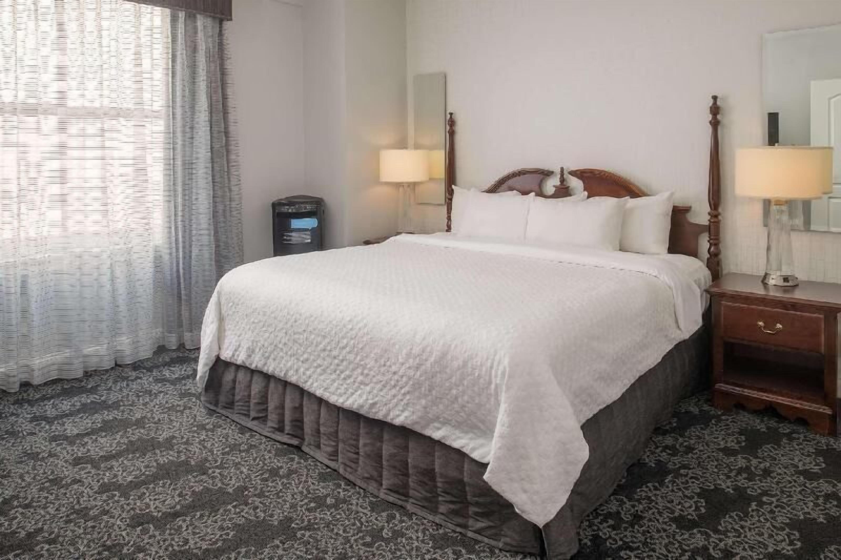 Premium bedding, in-room safe, desk, blackout drapes