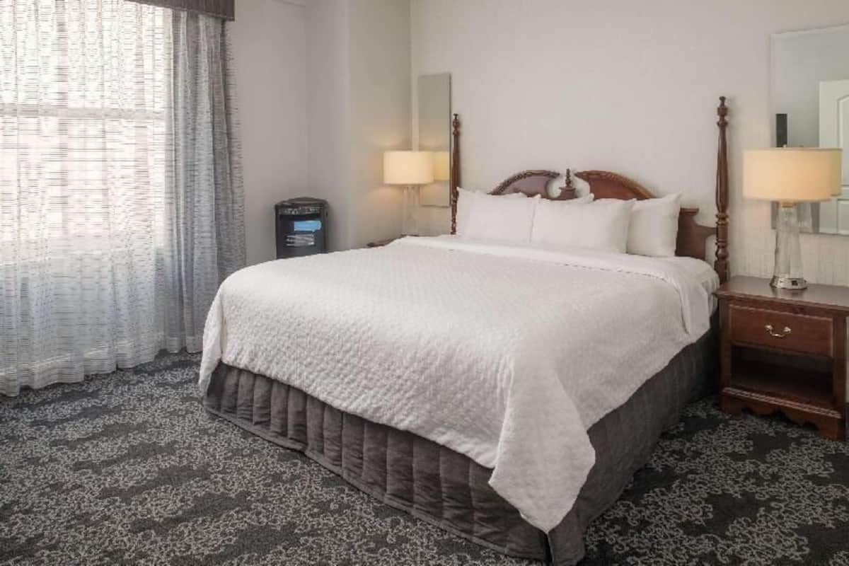 Premium bedding, in-room safe, desk, blackout drapes