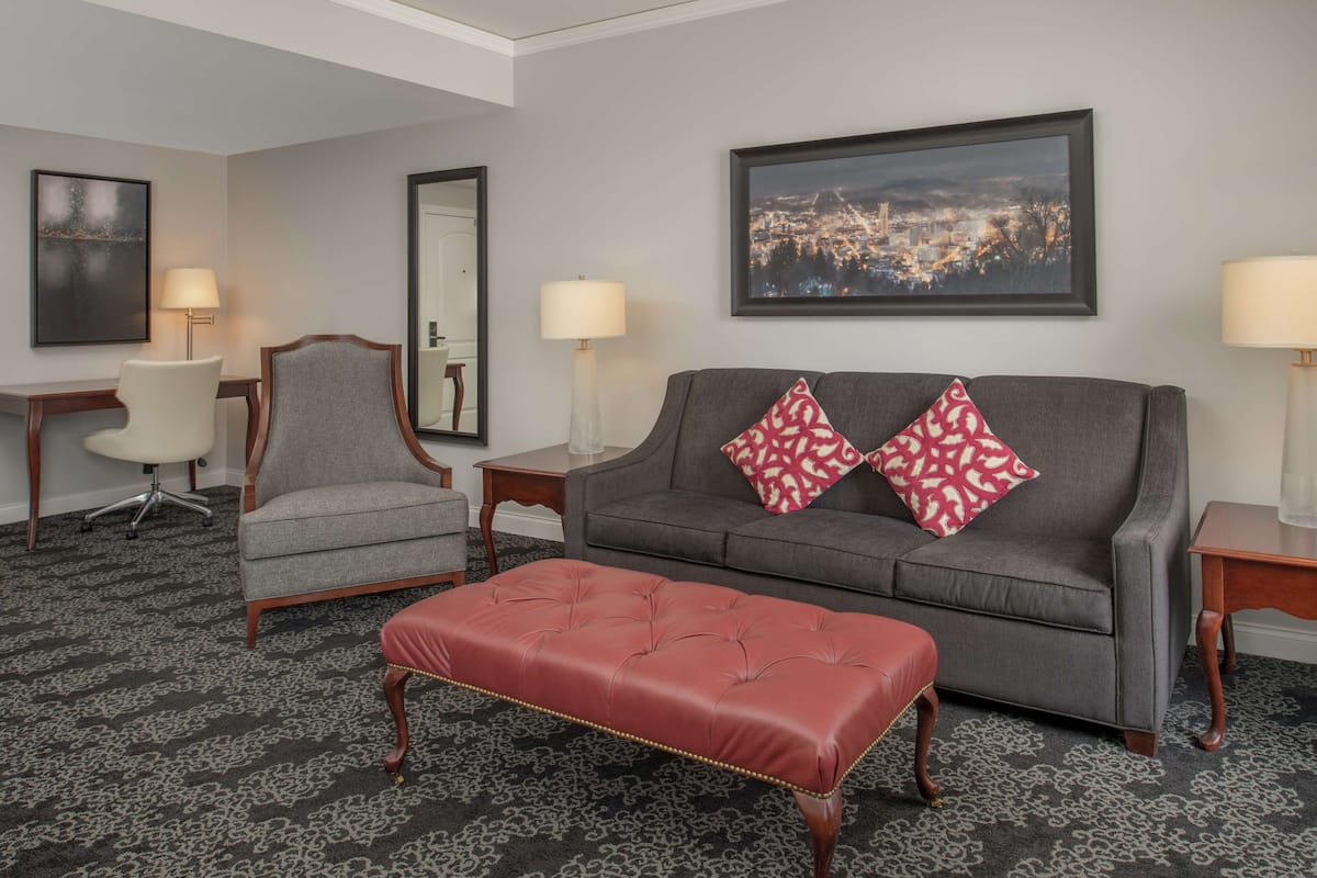 King Studio Suite | Premium bedding, in-room safe, desk, blackout curtains