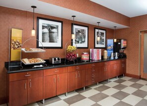 Free daily buffet breakfast  - Hampton Inn Denver-Northwest/Westminster (Westminster)