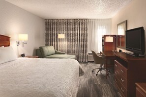 In-room safe, desk, laptop workspace, iron/ironing board - Hampton Inn Denver-Northwest/Westminster (Westminster)
