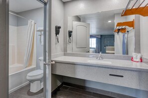 Tina con regadera, tina profunda, amenidades de baño gratuitas