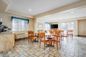 Free breakfast - SureStay Hotel by Best Western Ukiah (Ukiah)