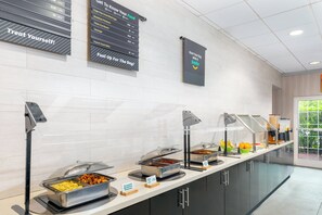 Café da manhã com buffet diário (USD 16.99 por pessoa) 