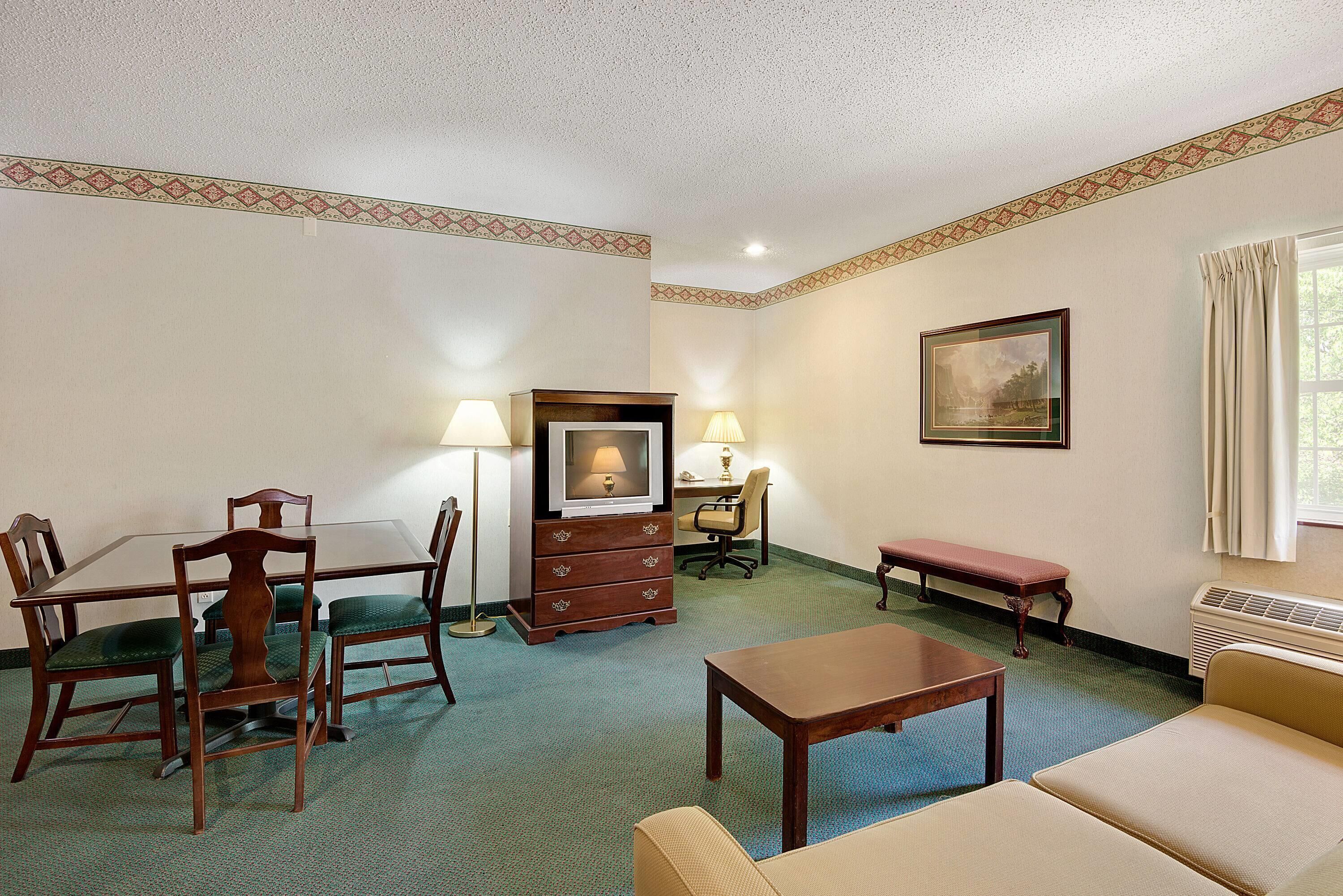 Suite, 1 King Bed with Sofa bed | Premium bedding, in-room safe, desk, laptop workspace