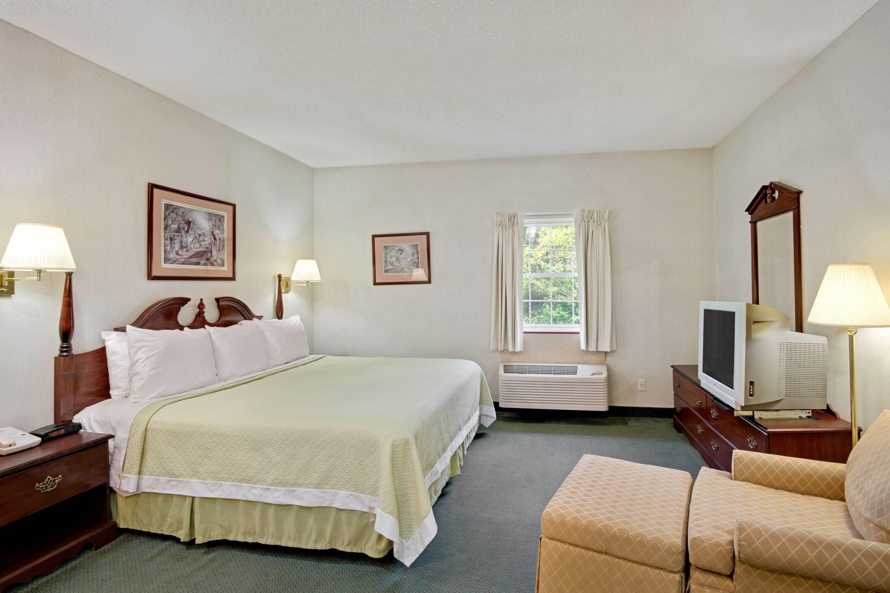 Sengetøy av topp kvalitet, safe på rommet og skrivebord