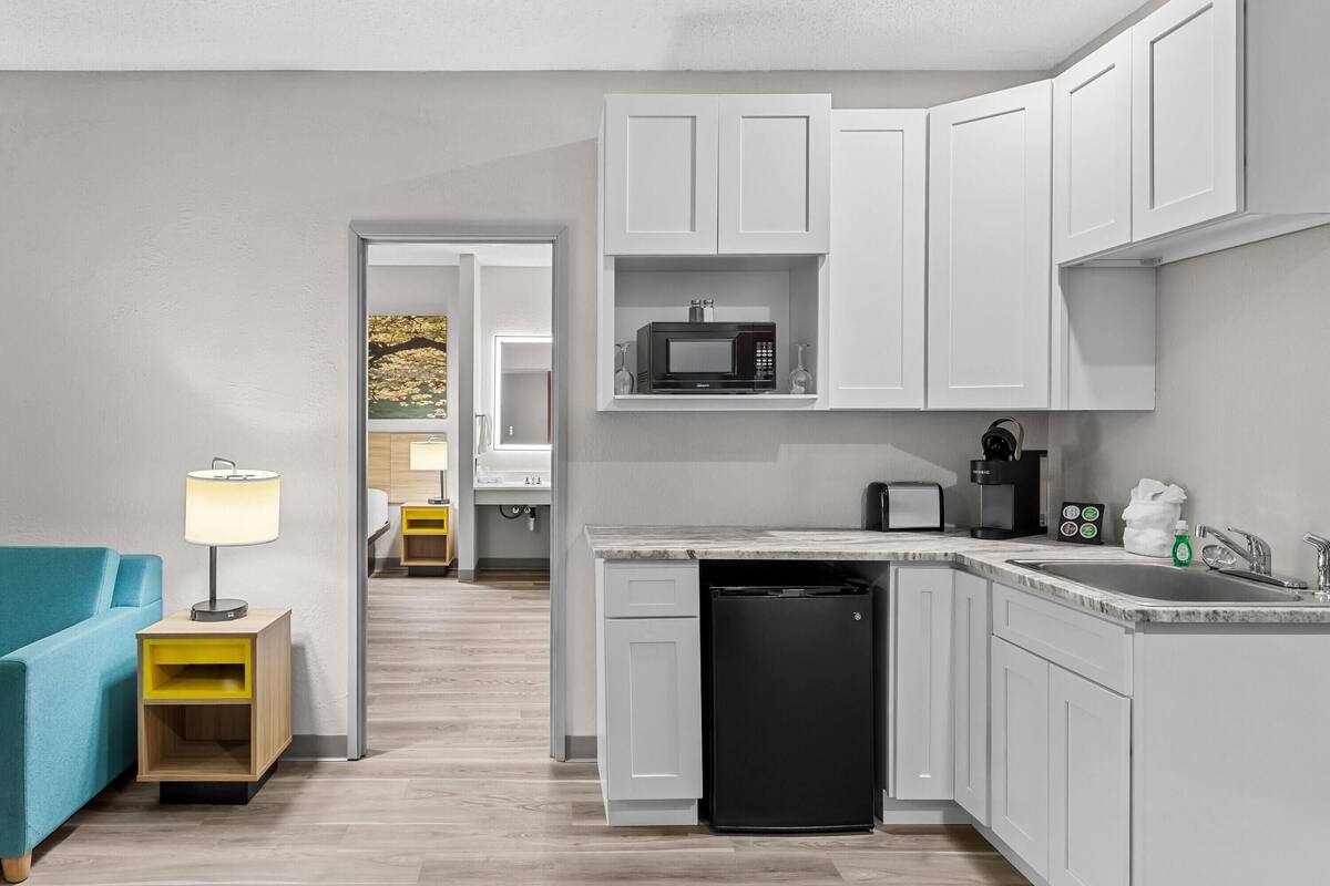 Executive Suite, 1 King Bed, Non Smoking | Private kitchen | Coffee/tea maker, fridge, microwave