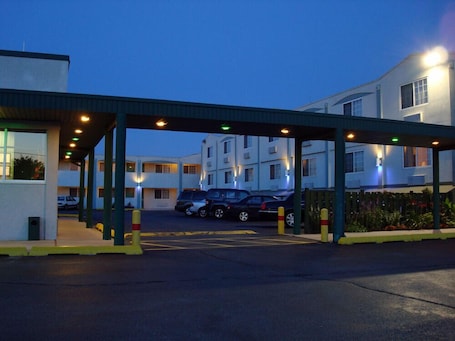 Esterni. O'Hare Inn & Suites