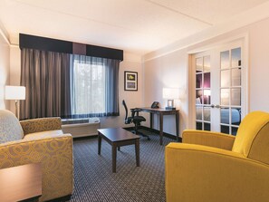 Suite, 1 très grand lit, non-fumeurs | Literie de qualité supérieure, bureau