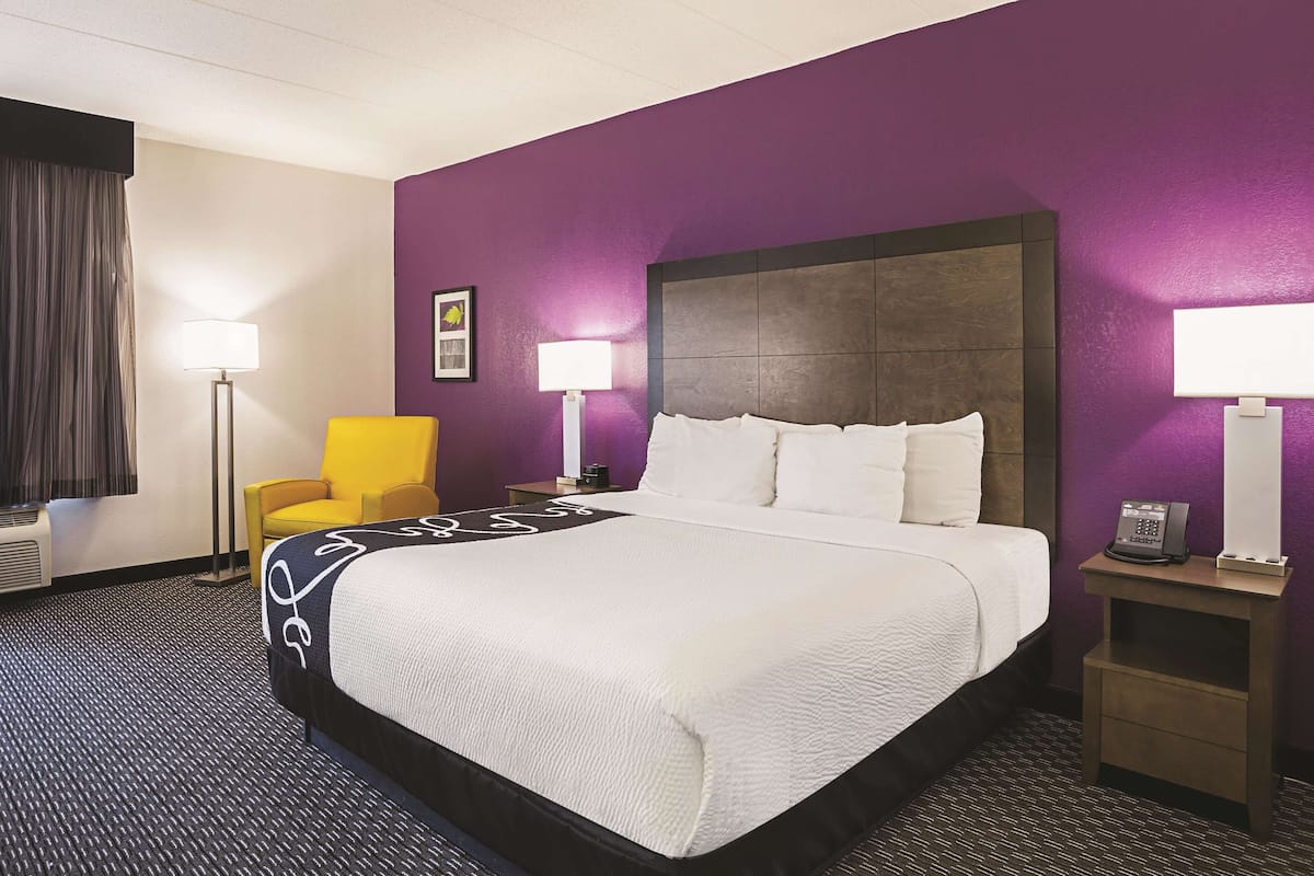 Room, 1 King Bed, Accessible, Non Smoking (Bathtub w/ Grab Bars) | Premium bedding, desk, laptop workspace, iron/ironing board