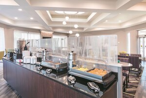 Desayuno continental incluido todos los días 