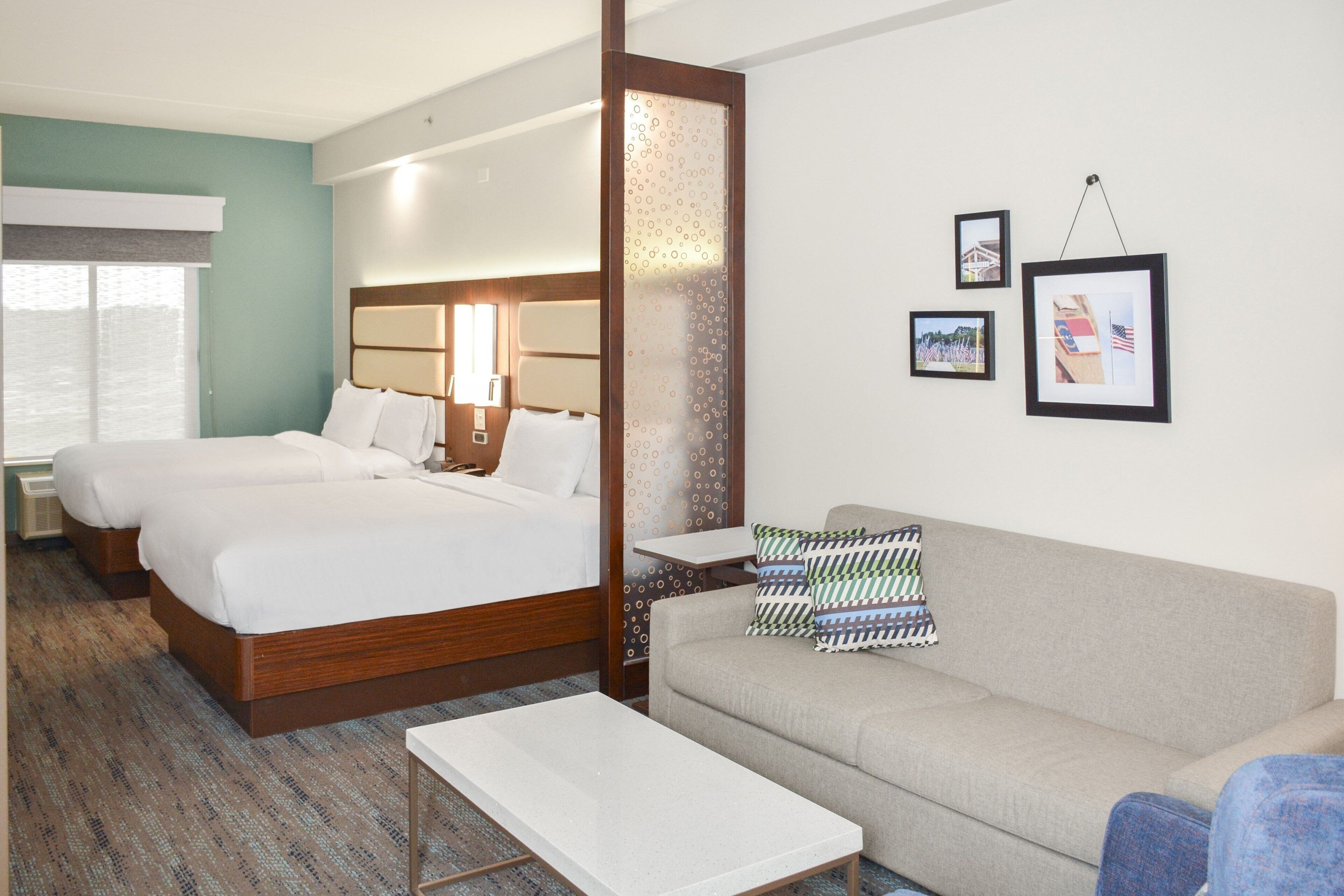 Suite, 1 Bedroom | Desk, laptop workspace, soundproofing, iron/ironing board