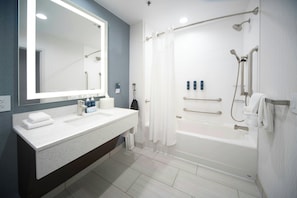 Room, 1 King Bed | Bathroom | Free toiletries, hair dryer, towels, soap