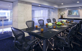 Meeting space at Kimpton George Hotel by IHG