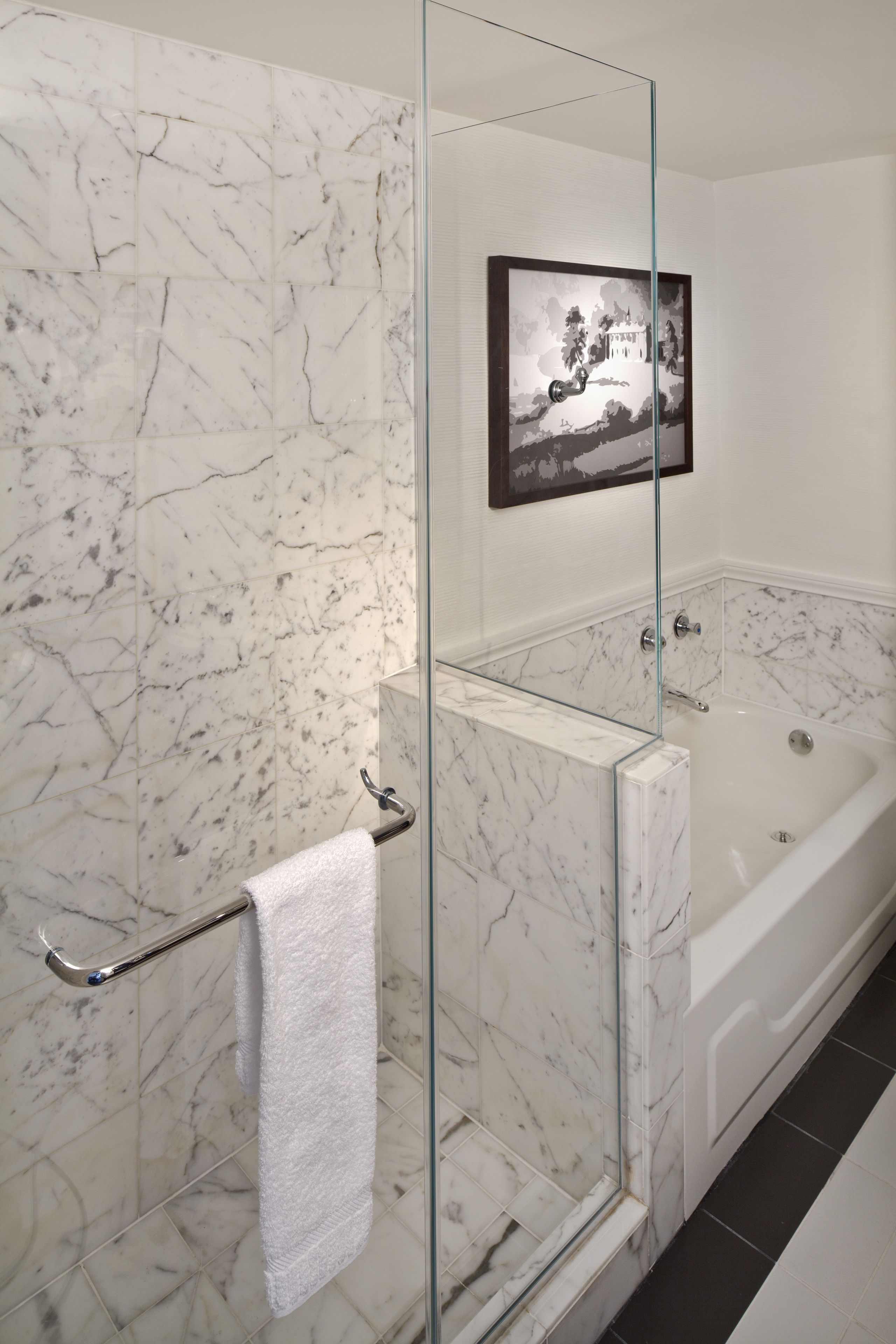 room, 1 queen bed, roll-in shower (mobility, roll-in shower) | bathroom shower