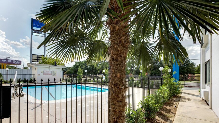 Motel 6 Dallas, TX - South