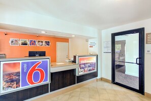 Lobby - Motel 6 Dallas, TX - South (Dallas)