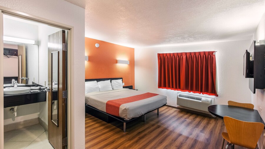 Motel 6 Dallas, TX - South