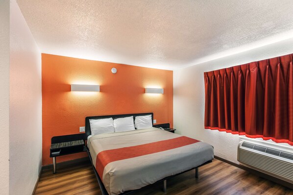 Desk, free WiFi, bed sheets - Motel 6 Dallas, TX - South (Dallas)