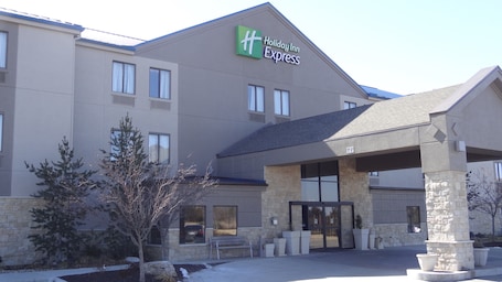Exterior. Holiday Inn Express Kansas City-Bonner Springs by IHG
