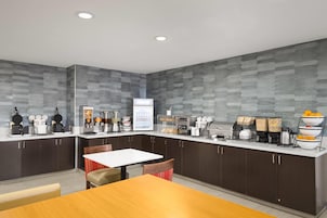 Café da manhã self-service grátis todos os dias