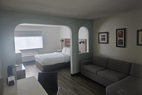 Premium bedding, down duvets, pillow-top beds, desk