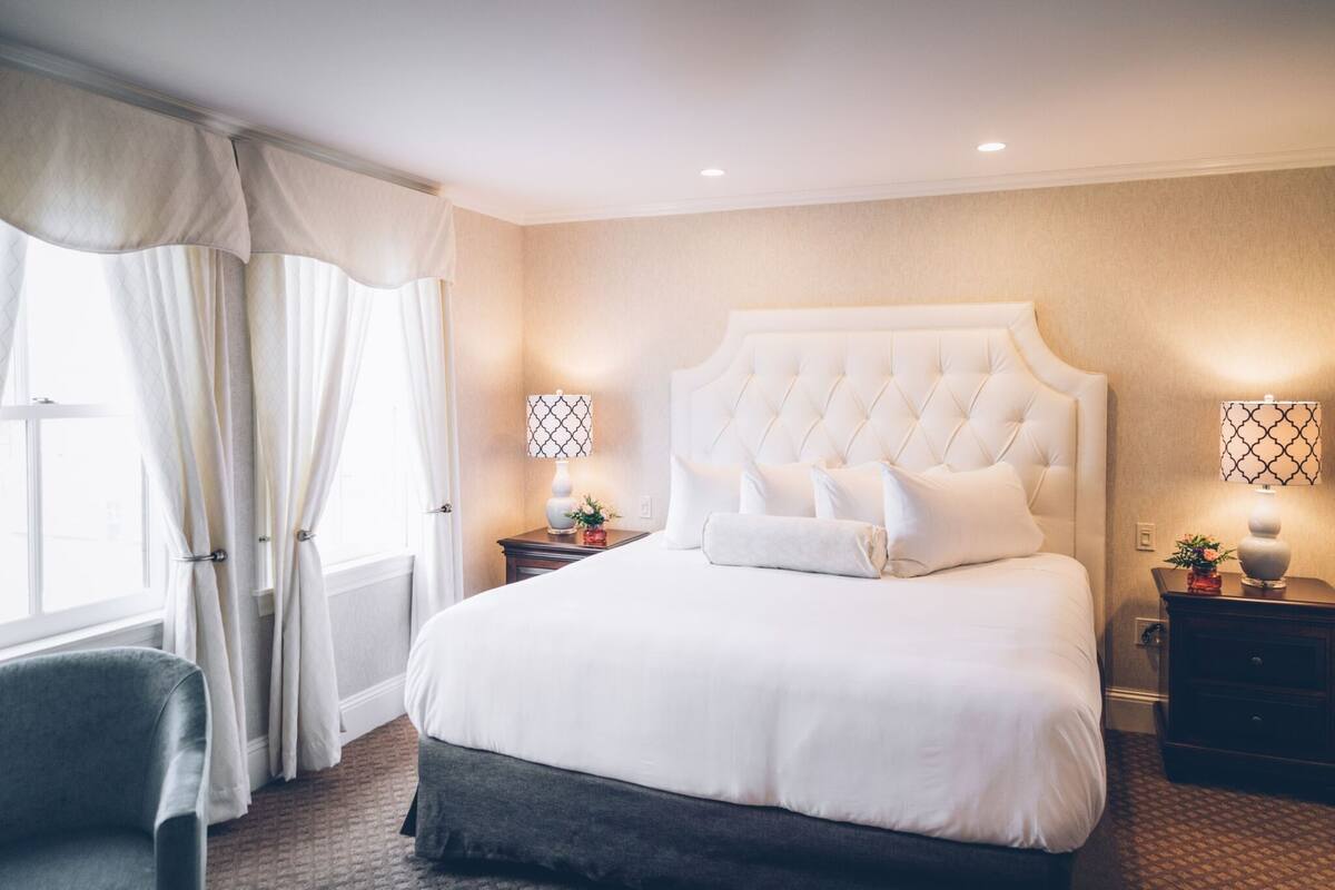 豪華客房, 1 張特大雙人床 | 高級寢具、羽絨被、舒適加層、迷你吧