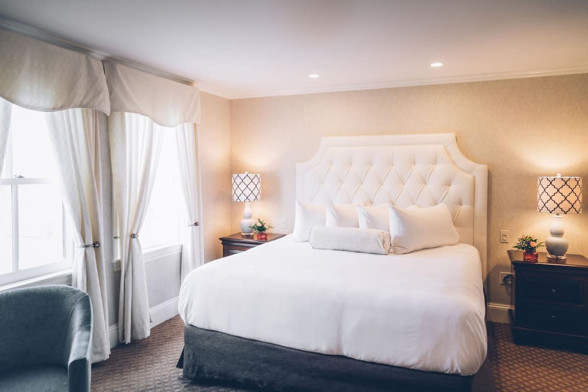 Deluxe Room, 1 King Bed | 1 bedroom, premium bedding, down comforters, pillowtop beds
