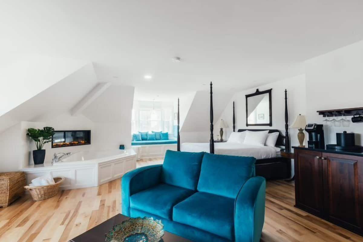 Honeymoon Room, 1 King Bed | 1 bedroom, premium bedding, down comforters, pillowtop beds