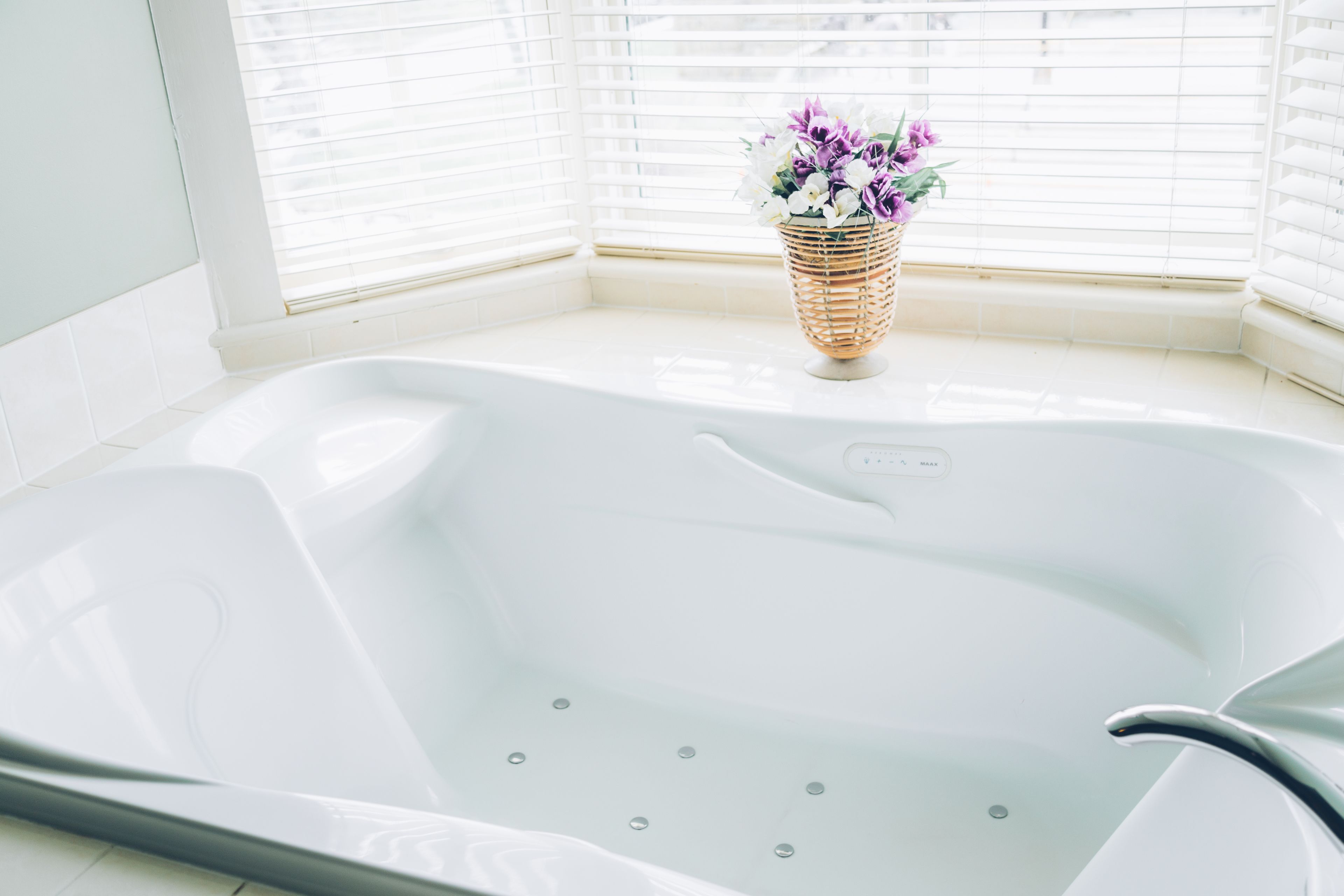 romantic suite, 1 king bed | jetted bathtub