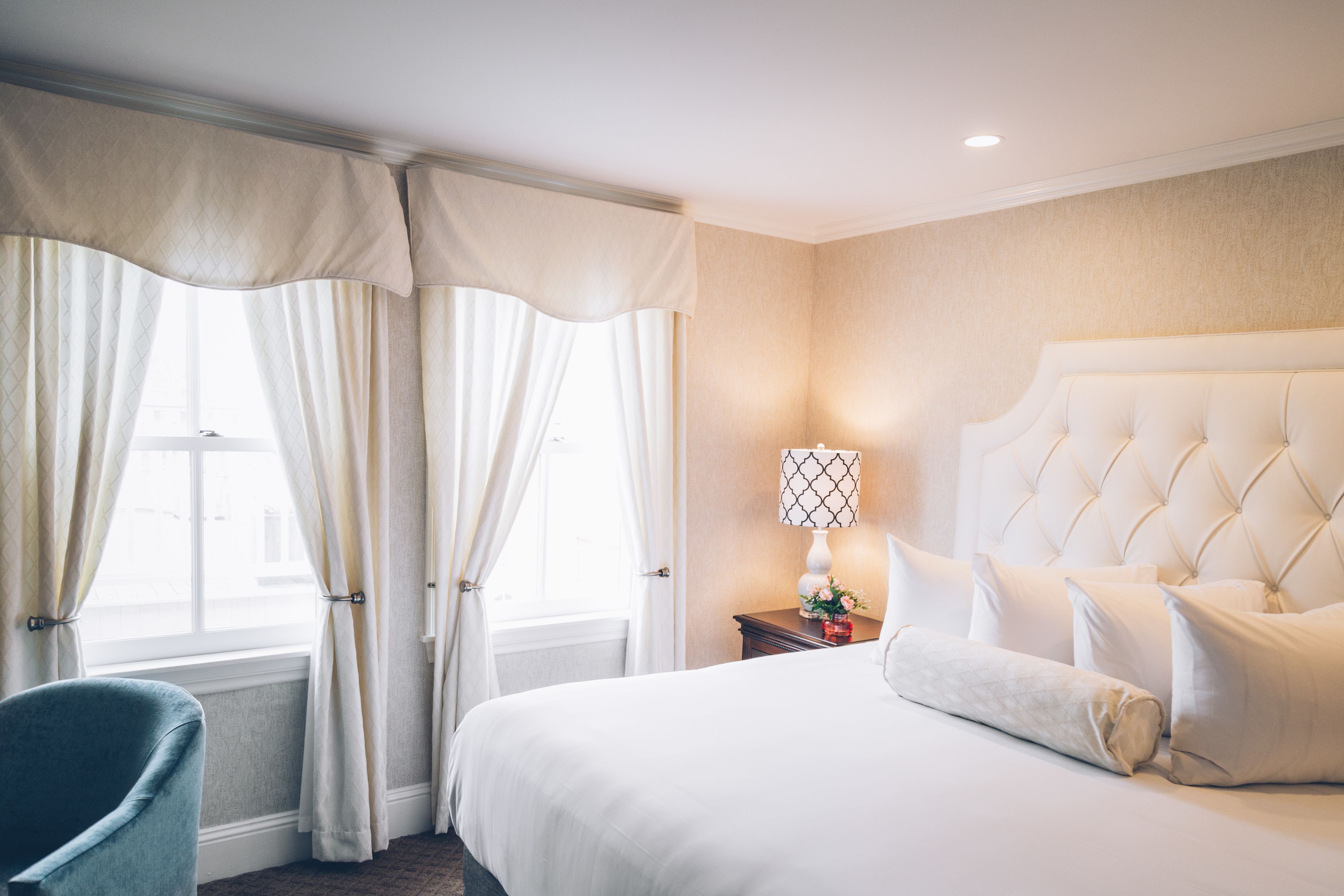 romantic suite, 1 king bed | premium bedding, down duvets, pillow-top beds, minibar