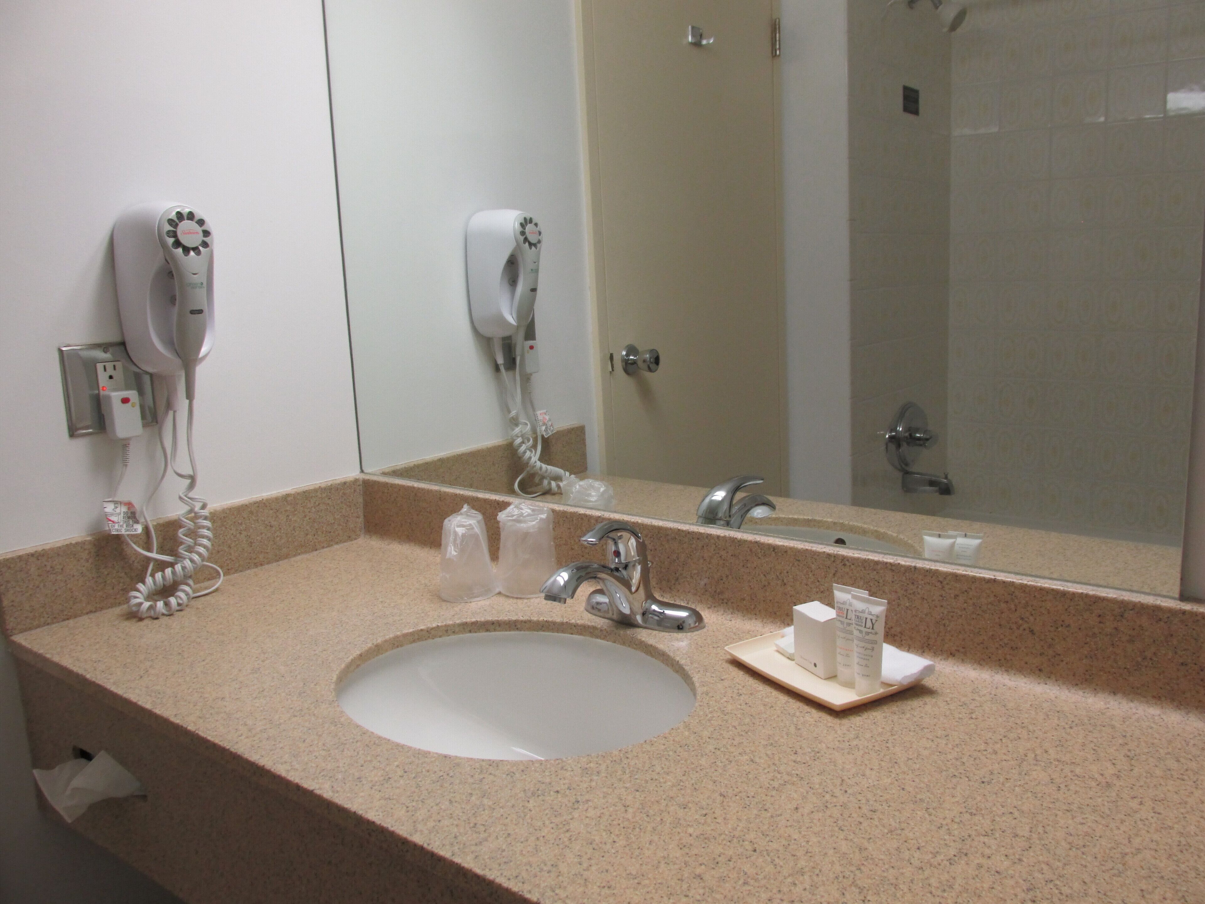 standard room, 1 queen bed | bathroom amenities | combined shower/bathtub, designer toiletries, hair dryer, towels