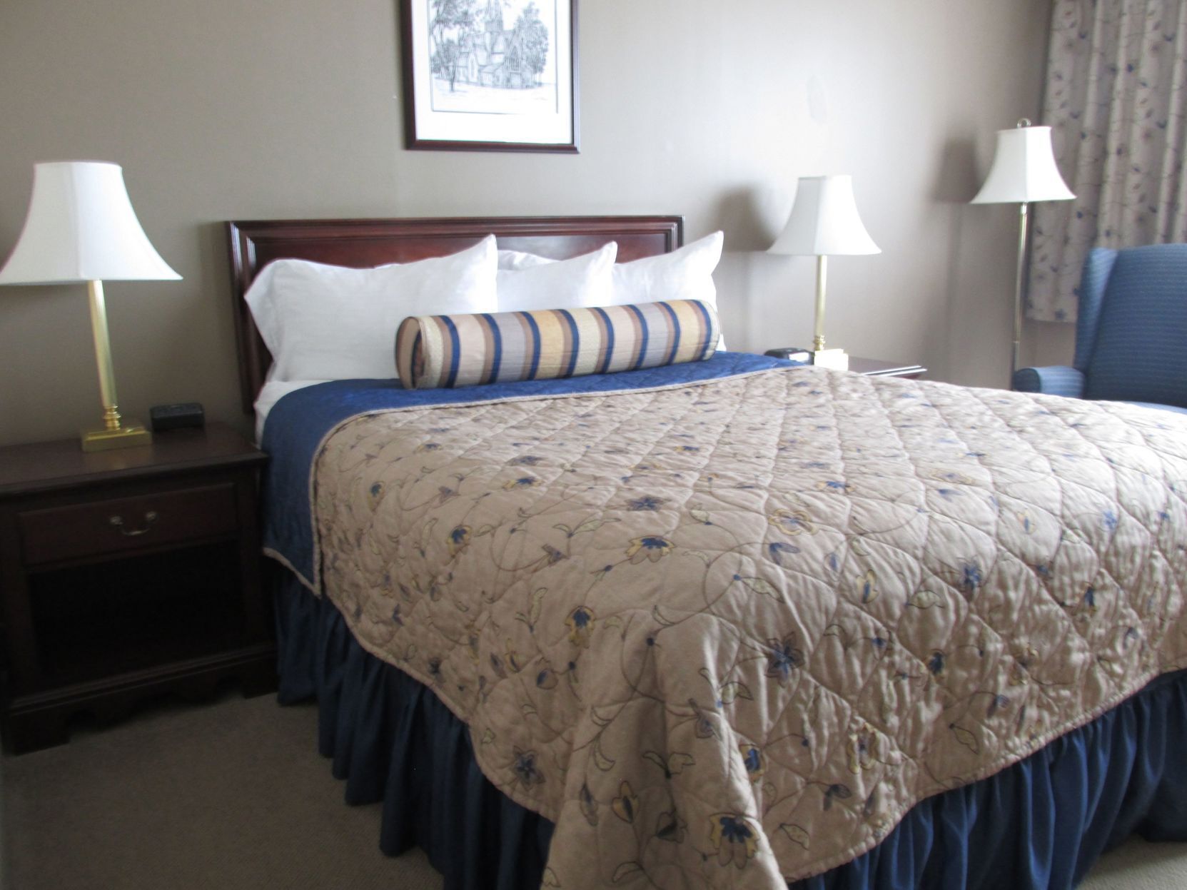 Literie de qualité, couette en duvet, lit avec matelas à plateau-coussin