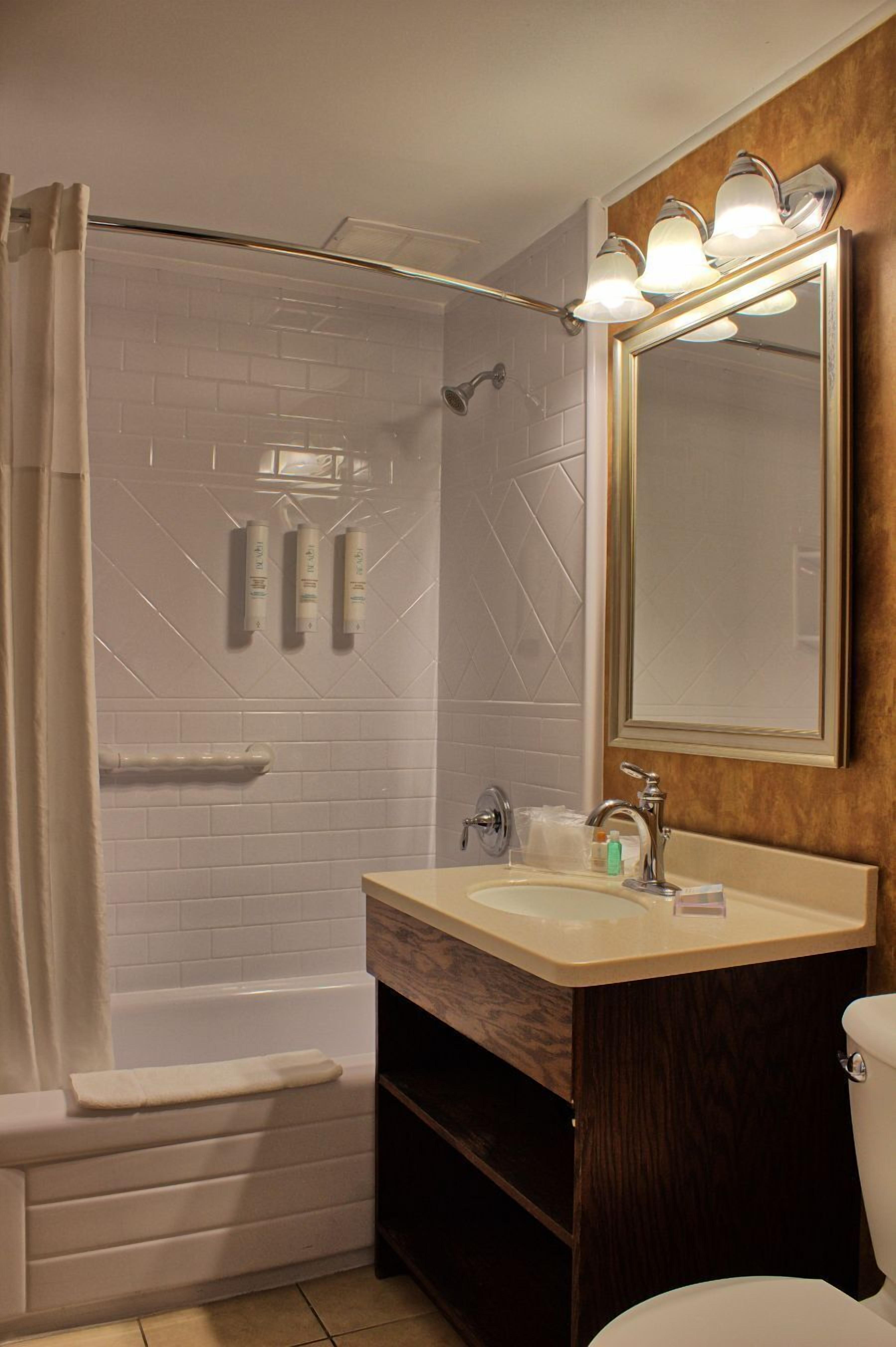 select queen room | bathroom | shower, eco-friendly toiletries, hair dryer, towels