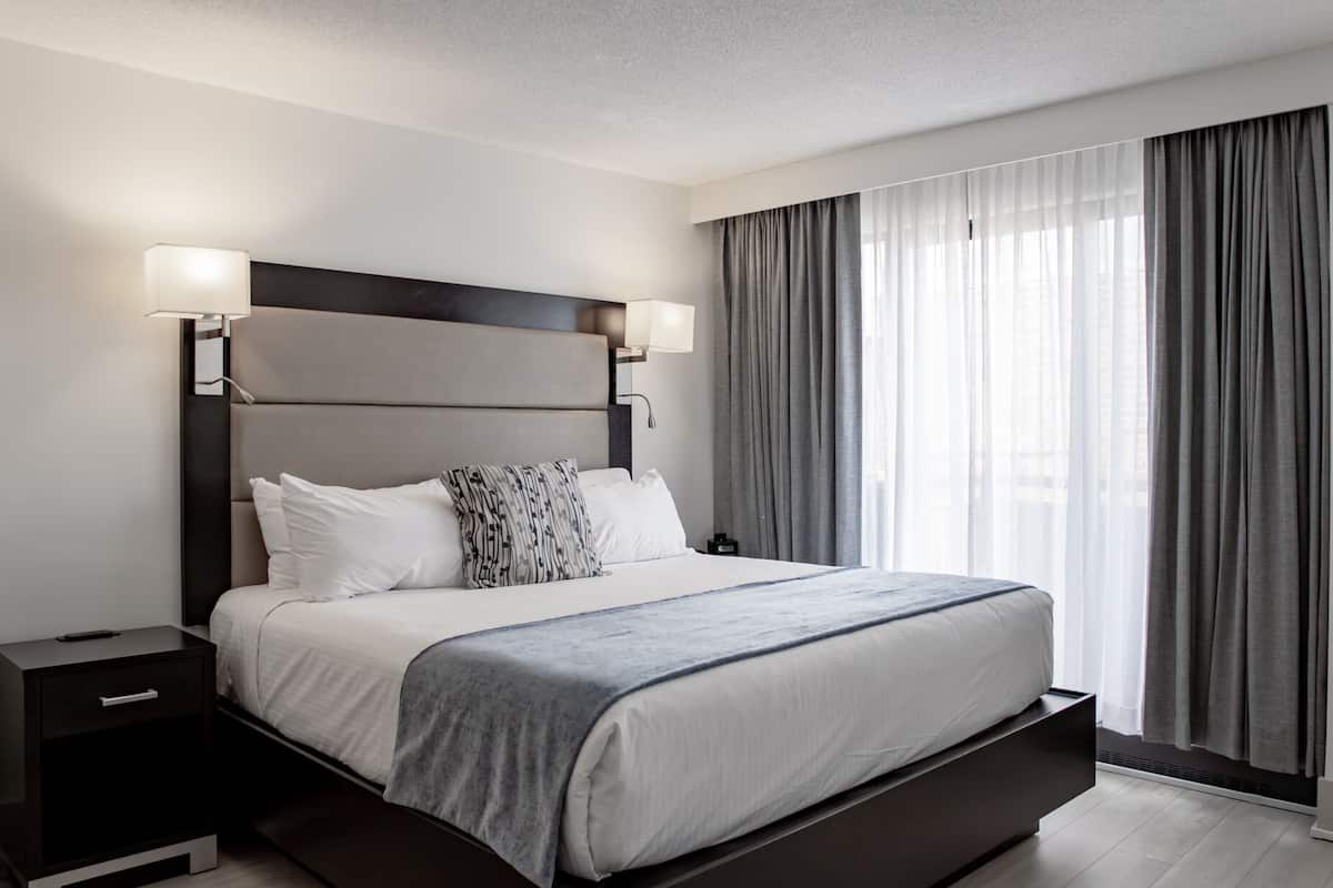 Hypo-allergenic bedding, iron/ironing board, free WiFi, bed sheets