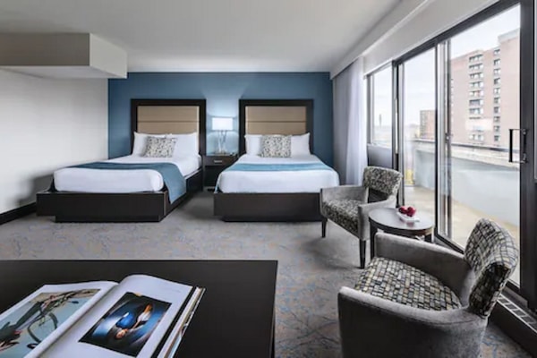 Bachelor Suite 2 Queen Bed