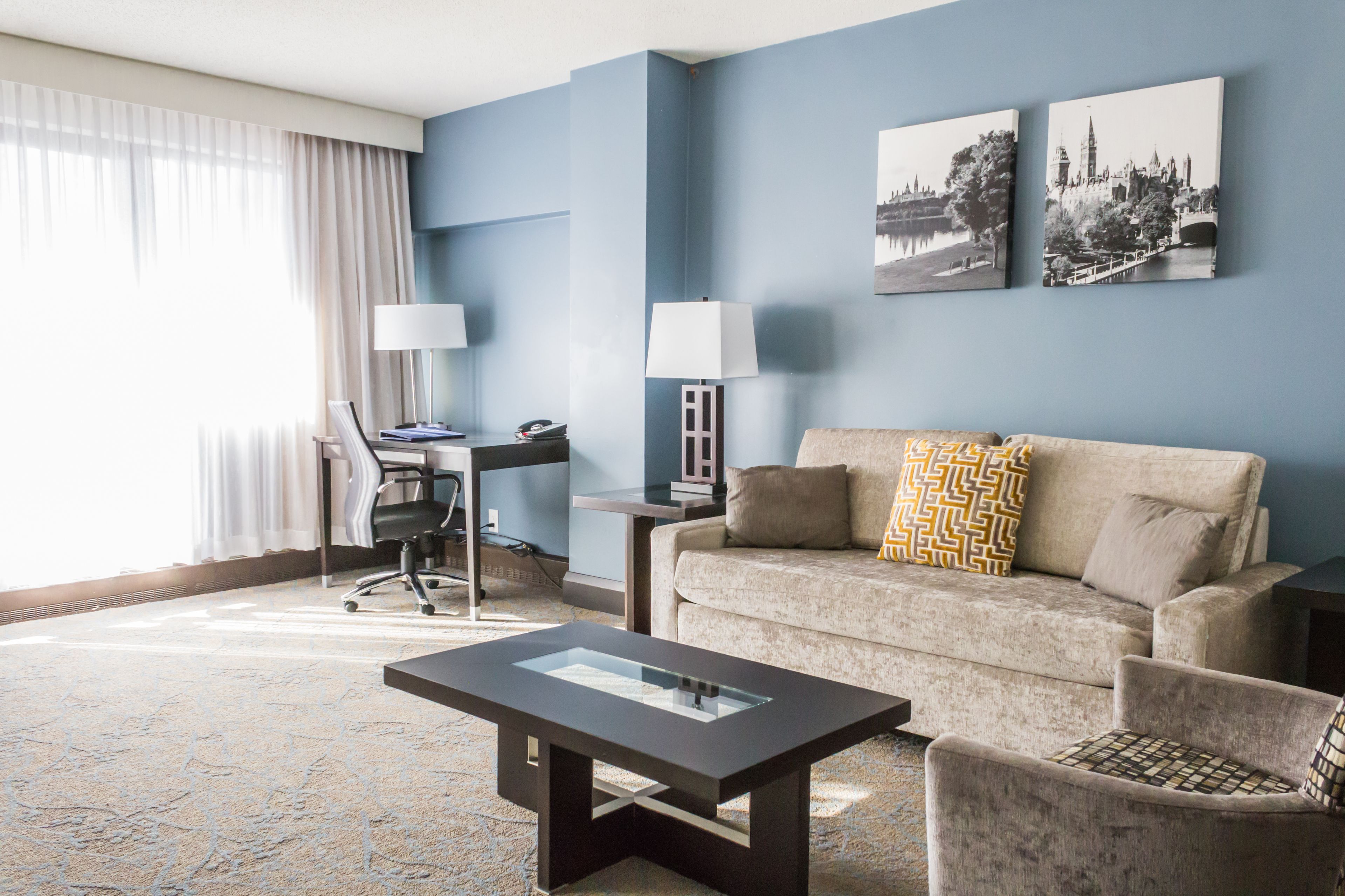 executive suite, 1 king bed with sofa bed | living area | 37-inch flat-screen tv with cable/satellite tv channels, tv