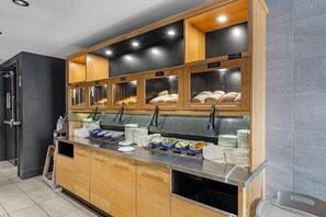Daily full breakfast for a fee - Best Western Hotel Universel Drummondville (Drummondville)
