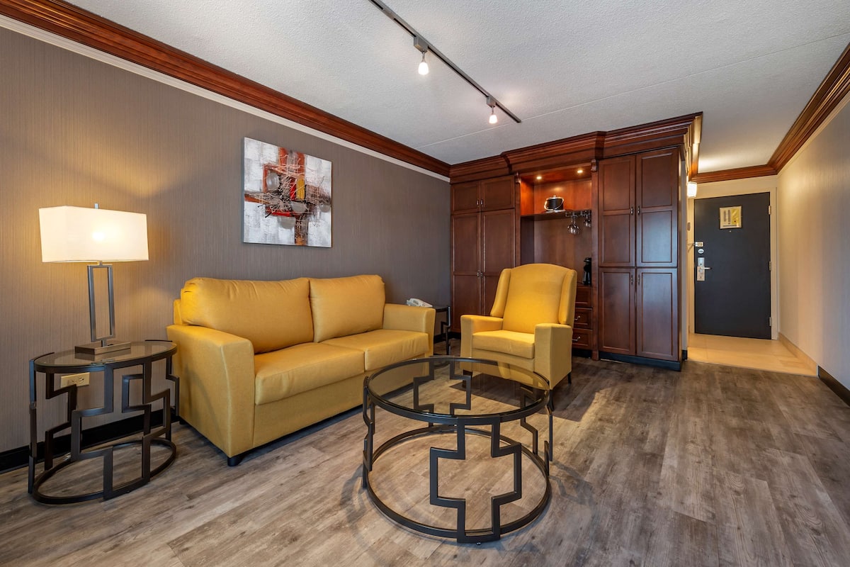 Memory foam beds, desk, laptop workspace, blackout drapes