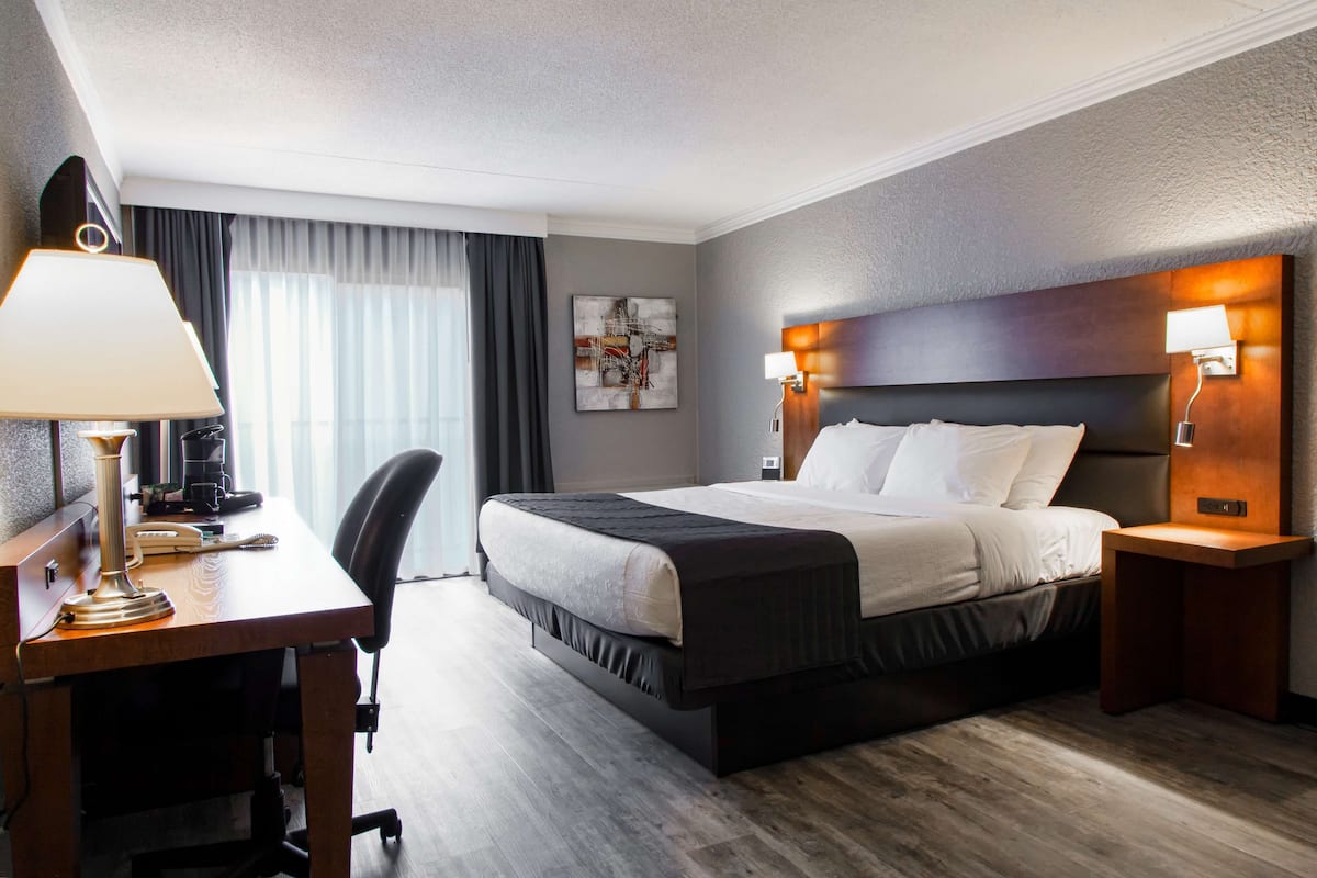 Memory foam beds, desk, laptop workspace, blackout drapes
